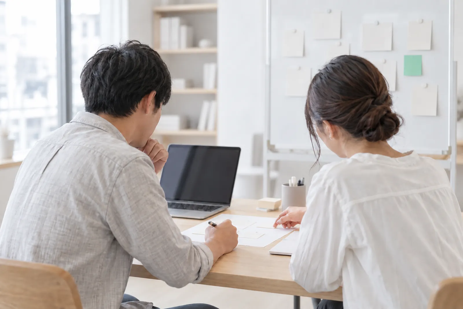 AIの使い方を一緒に考えるイメージ